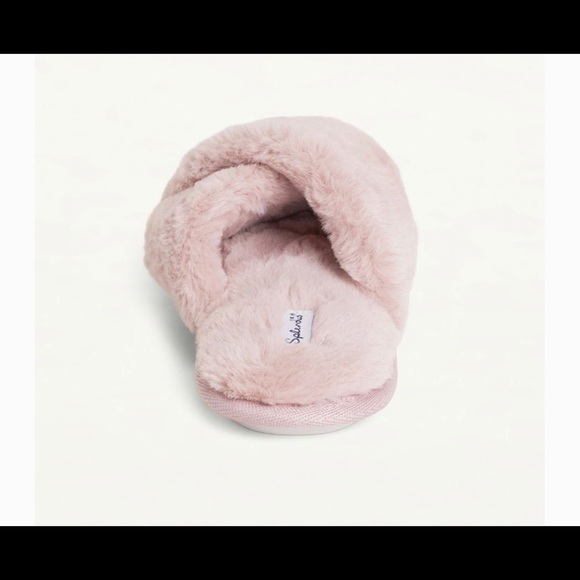 Fuzzy Slippers - Picture 4 of 10